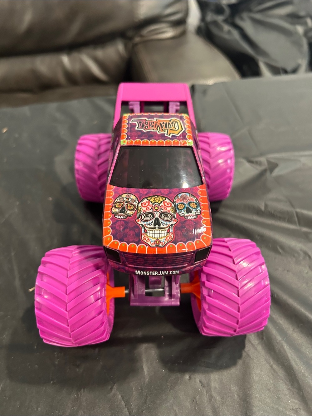 Calavera Monster Jam  Truck Toy - Pink  Skull Design - Picture 6 of 8